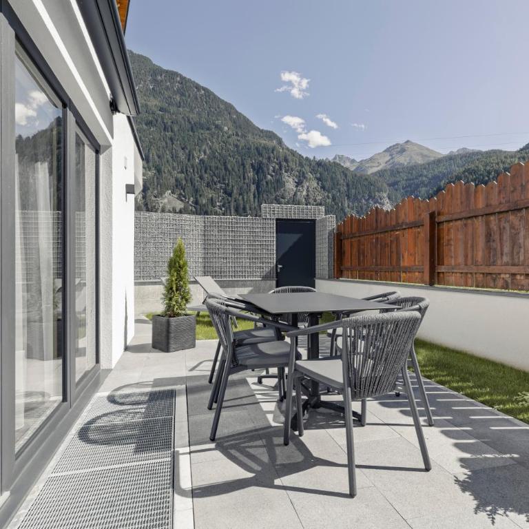 Chalet Waldhart - Ferienhaus mit 4 Zimmern - 34