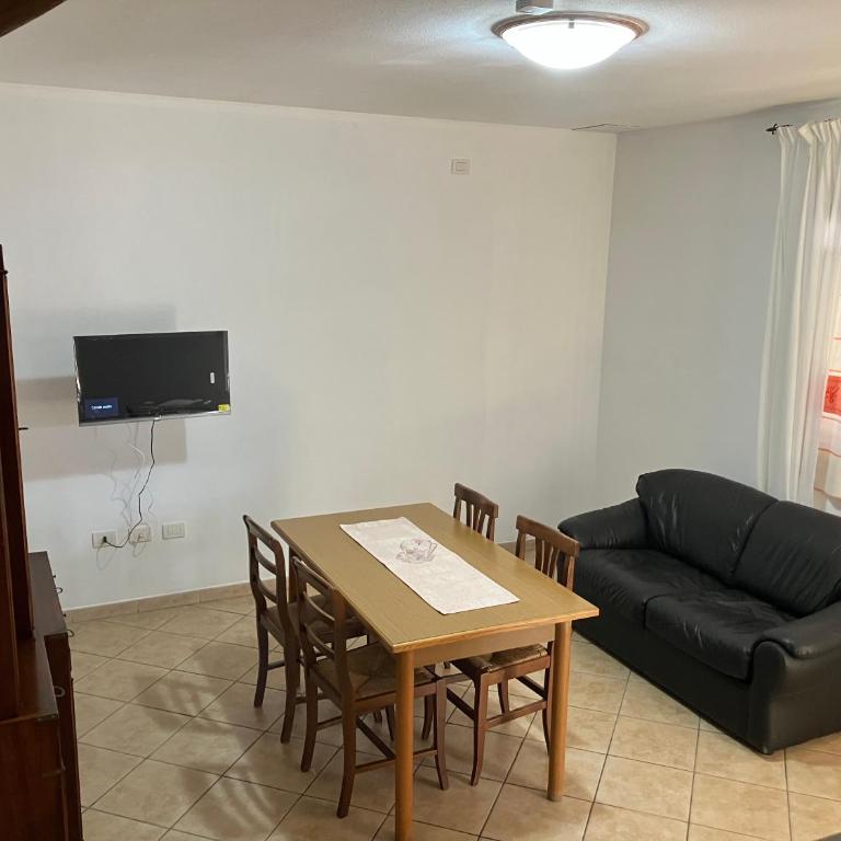 Casa Melis - Appartamento con 2 Camere da Letto e Vista Giardino - 3