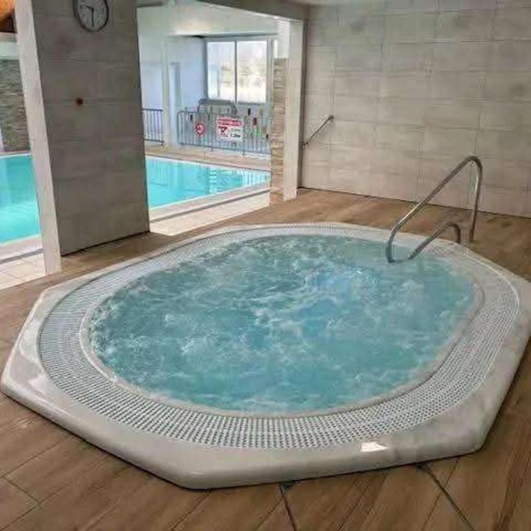 Campsite Mobile Home - 3 Beds - Family Pools - Camera Matrimoniale con Vista Parco - 15