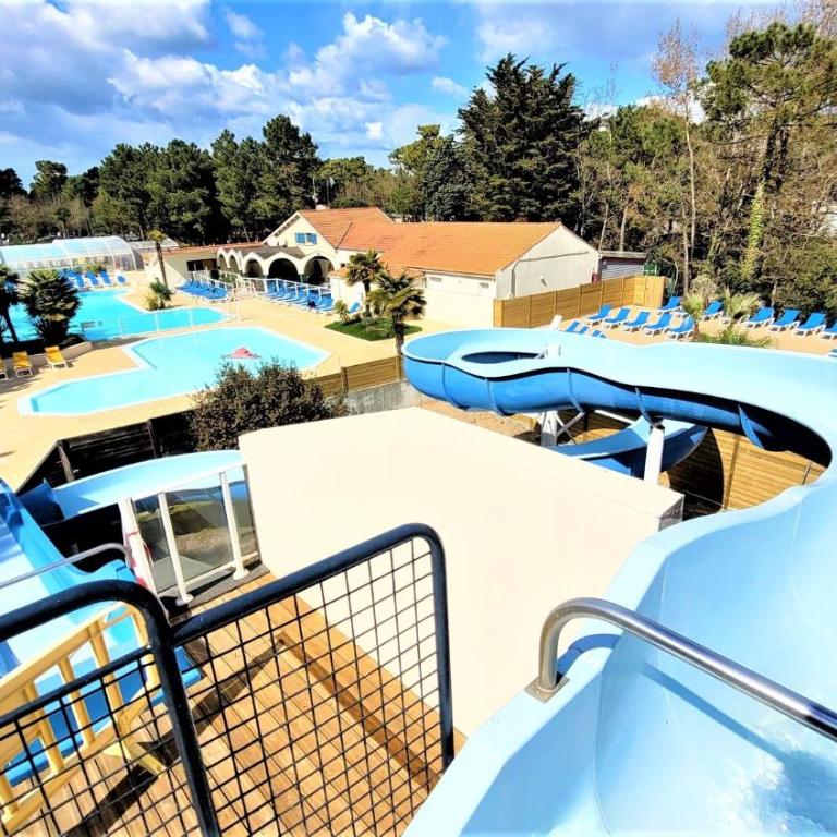 Campsite Mobile Home - 3 Beds - Family Pools - Camera Matrimoniale con Vista Parco - 14