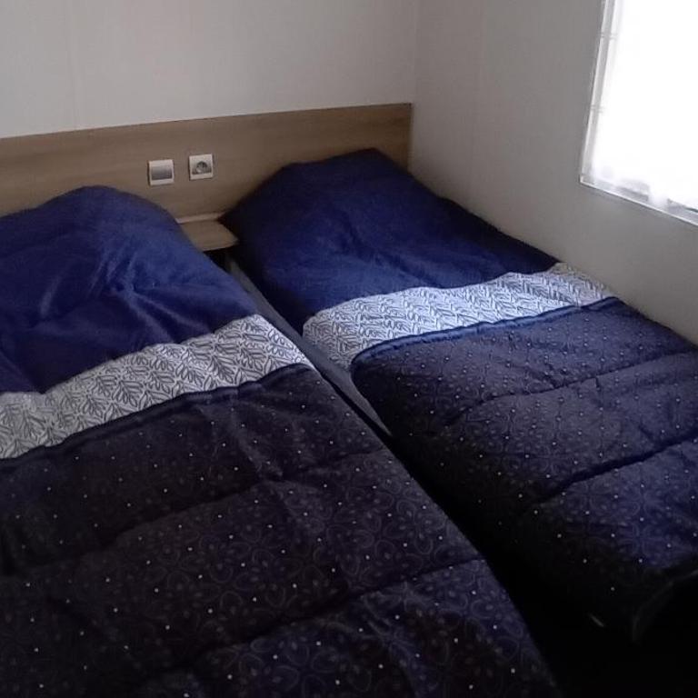 Campsite Mobile Home - 3 Beds - Family Pools - Camera Matrimoniale con Vista Parco - 4