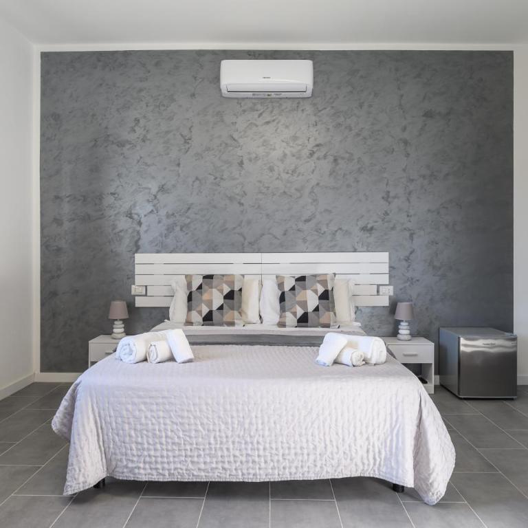 Silver Nest - 9 min to Airport - Free Netflix e Wi-Fi - Double Room with Private Bathroom - 1