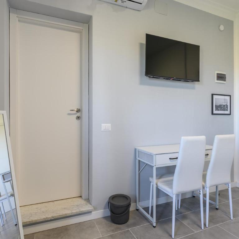 Silver Nest - 9 min to Airport - Free Netflix e Wi-Fi - Double Room with Private Bathroom - 5