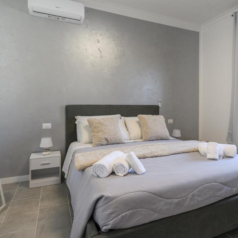 Silver Nest - 9 min to Airport - Free Netflix e Wi-Fi - Double Room with Private Bathroom - 1