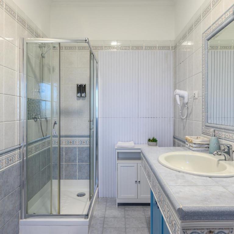 Silver Nest - 9 min to Airport - Free Netflix e Wi-Fi - Double Room with Private Bathroom - 2