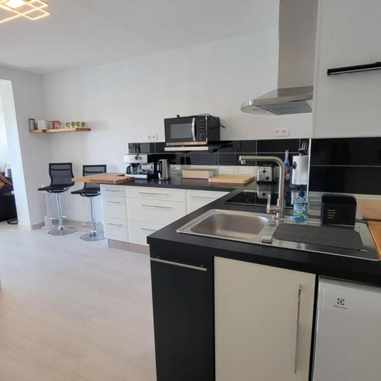 Tropical à 2 pas des plages avec WIFI - Appartement - 11