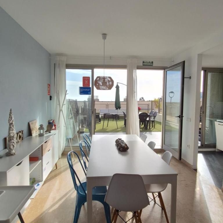 Piscina, Barbacoa, Jardín privado, Adosado familiar 160 m, vistas al mar y montaña, 7 personas, wifi, mascotas - Casa Unifamiliar de 2 dormitorios - 92
