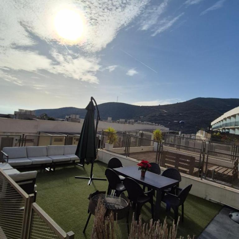 Piscina, Barbacoa, Jardín privado, Adosado familiar 160 m, vistas al mar y montaña, 7 personas, wifi, mascotas - Casa Unifamiliar de 2 dormitorios - 89