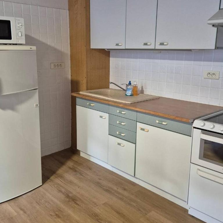 Appartement T4 de 68 m² avec terrasse et casier à ski - FR-1-234-344 - Appartement - 1