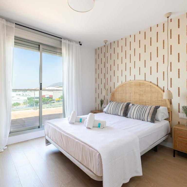 Elegant 3BR Penthouse with Sea View Pool & Garden - Apartamento - 4