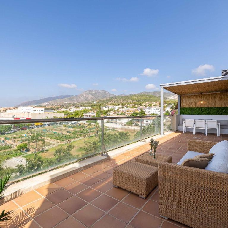 Elegant 3BR Penthouse with Sea View Pool & Garden - Apartamento - 3
