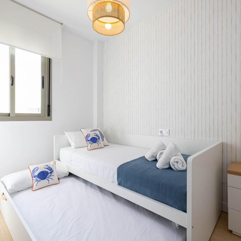 Elegant 3BR Penthouse with Sea View Pool & Garden - Apartamento - 6
