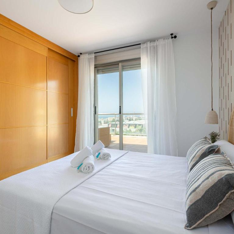 Elegant 3BR Penthouse with Sea View Pool & Garden - Apartamento - 12
