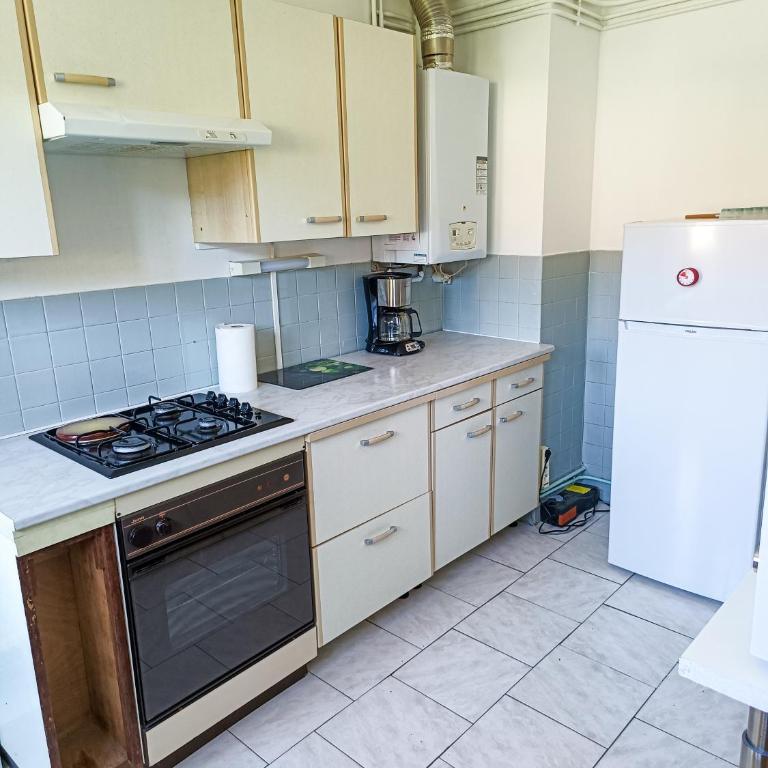 Appartement 2 Chambres avec Balcon, Garage et Parking - Proche des Thermes - Apartamento de 2 dormitorios - 4