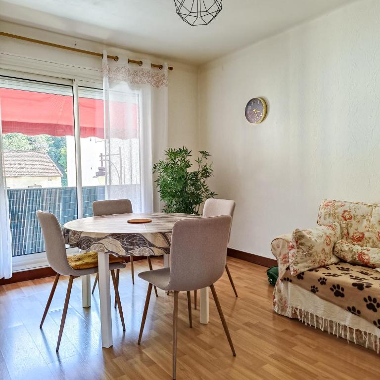 Appartement 2 Chambres avec Balcon, Garage et Parking - Proche des Thermes - Apartamento de 2 dormitorios - 1