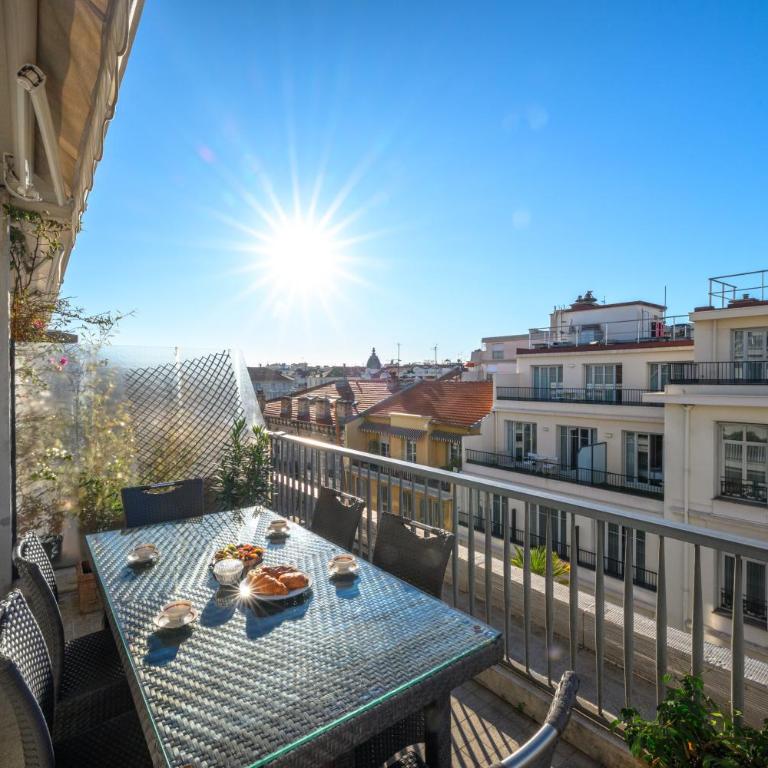 Terrasse ensoleillée sur les toits de Nice - Appartement 2 Chambres - 4