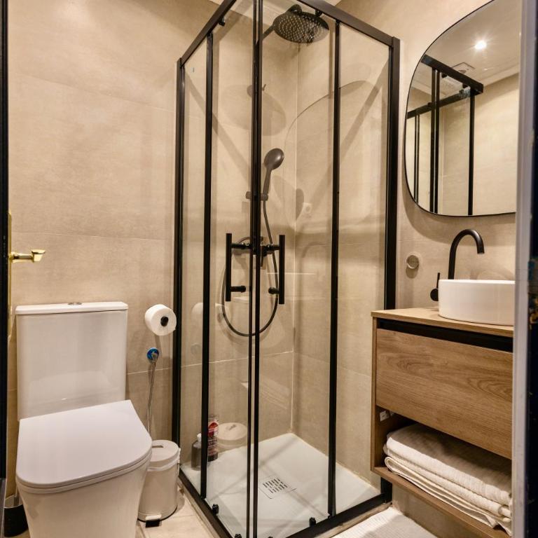 Miguel Ángel boutique rooms - PUERTA DEL SOL - Deluxe Double Room with Balcony - 8