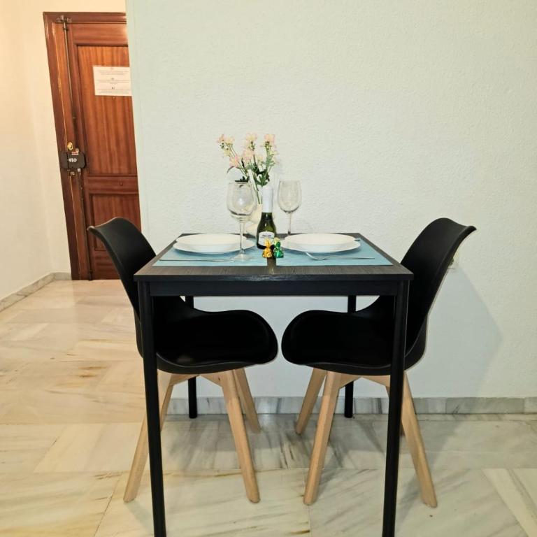 Ideal Holiday Apartment City Center - Apartamento - 13