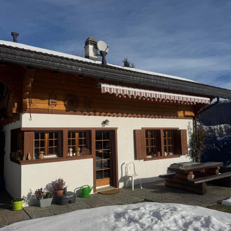 Chalet Famicha by Jolidi - Three-Bedroom Chalet - 3