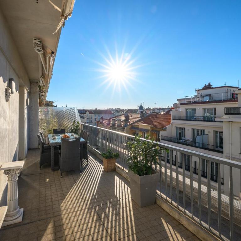 Terrasse ensoleillée sur les toits de Nice - Appartement 2 Chambres - 25