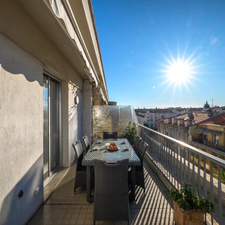 Terrasse ensoleillée sur les toits de Nice - Appartement 2 Chambres - 26