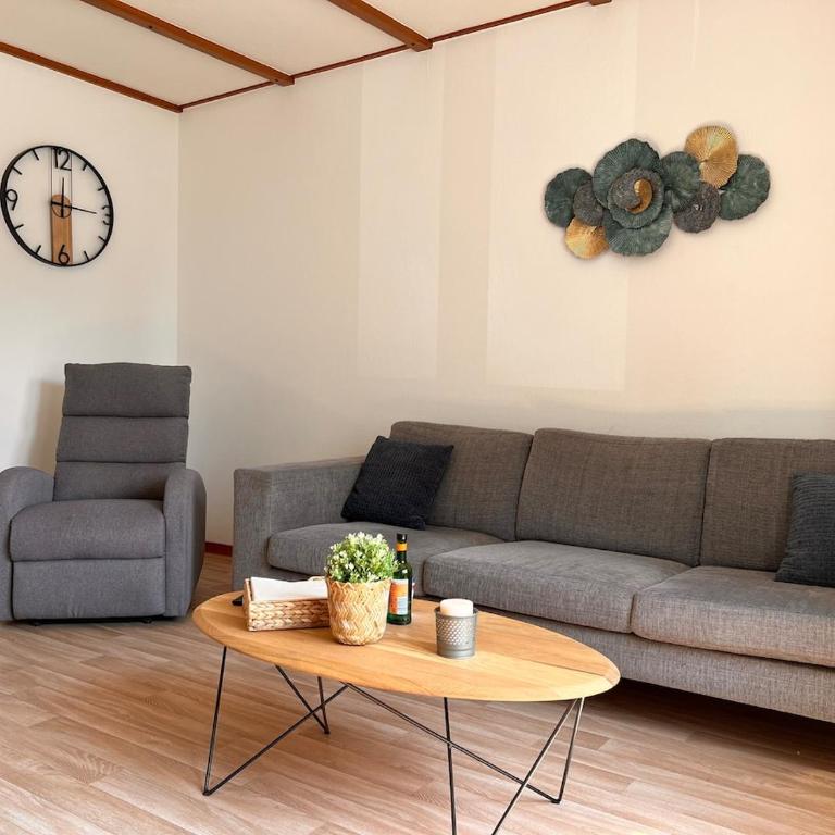 City Center Apartment 1 - Three-Bedroom Apartment - 16
