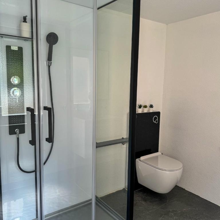 City Center Apartment 1 - Three-Bedroom Apartment - 14