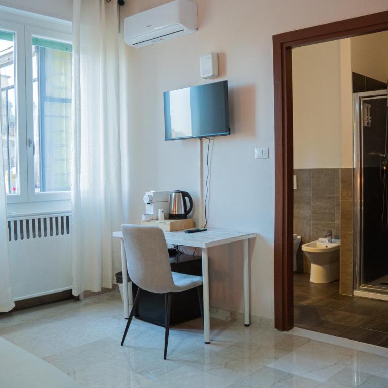 MADE in BO - Rooms - Camera Tripla con Balcone - 9