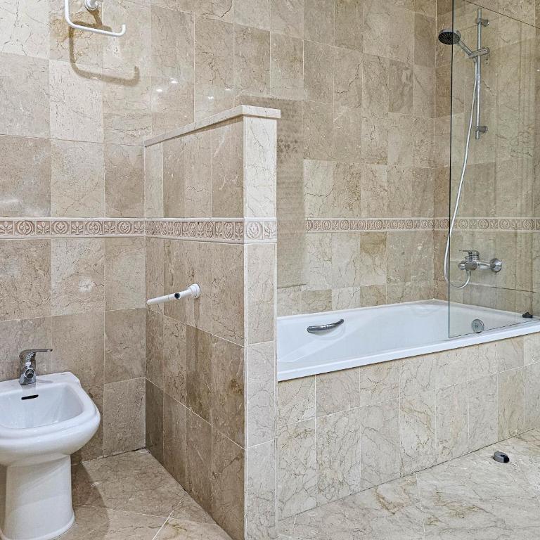 Spacious 4 Bedroom Townhouse in Bahia de Casares - Casa de 4 dormitorios - 27