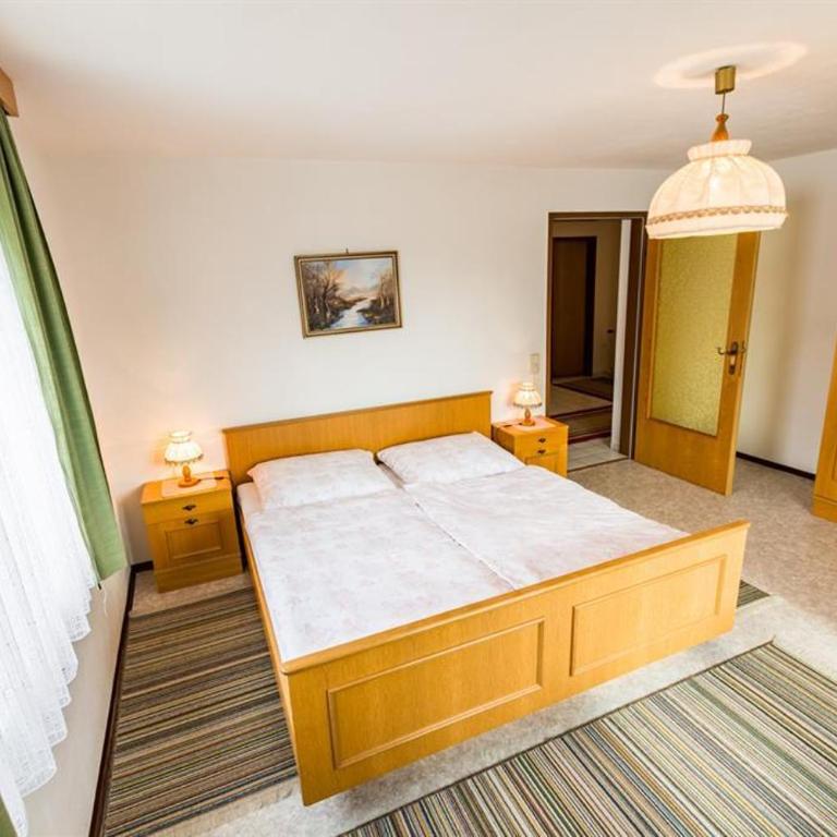 Johannes Gusterer - Three-Bedroom Apartment with Shower - 5