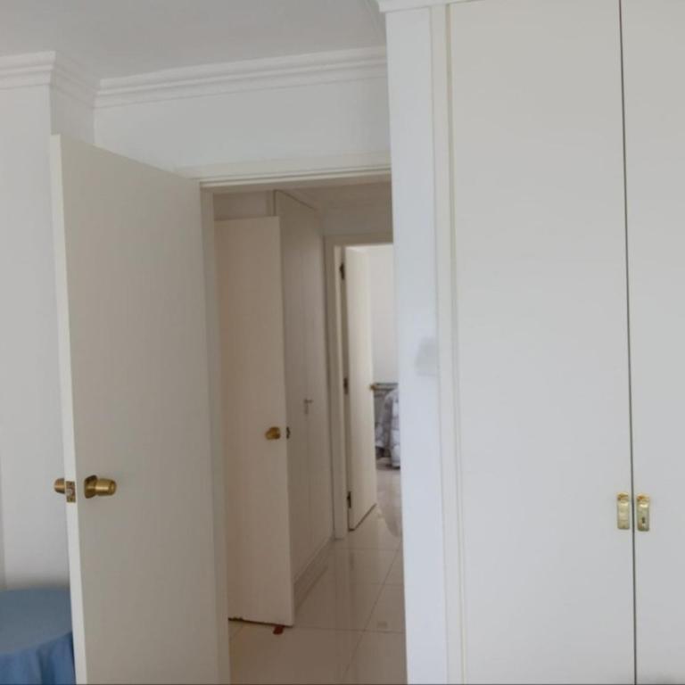 Apartamento Torre Marina II - Vista al Mar - Parada 5 Playa Brava - a 150 m de la Playa - Three-Bedroom Apartment with Sea View - 17