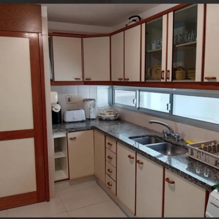 Apartamento Torre Marina II - Vista al Mar - Parada 5 Playa Brava - a 150 m de la Playa - Three-Bedroom Apartment with Sea View - 20