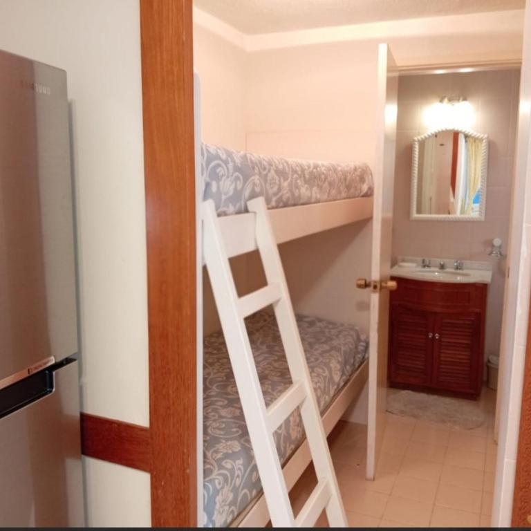 Apartamento Torre Marina II - Vista al Mar - Parada 5 Playa Brava - a 150 m de la Playa - Three-Bedroom Apartment with Sea View - 21