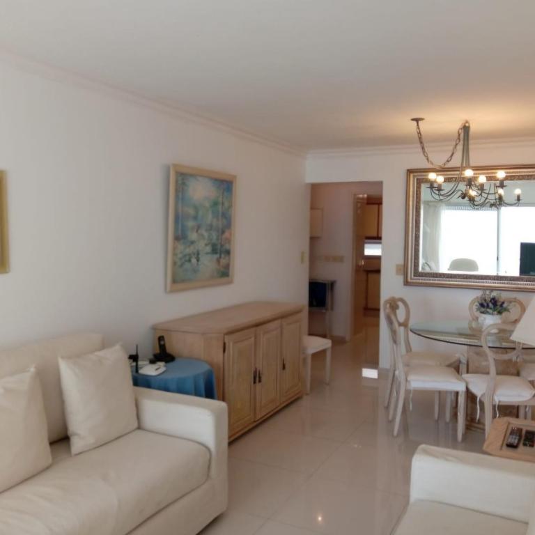 Apartamento Torre Marina II - Vista al Mar - Parada 5 Playa Brava - a 150 m de la Playa - Three-Bedroom Apartment with Sea View - 7
