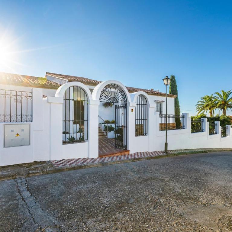 Villa Los Tamarindos - Stunning Villa with Private Pool & Outside Space- LUAL - Villa con piscina privada - 14