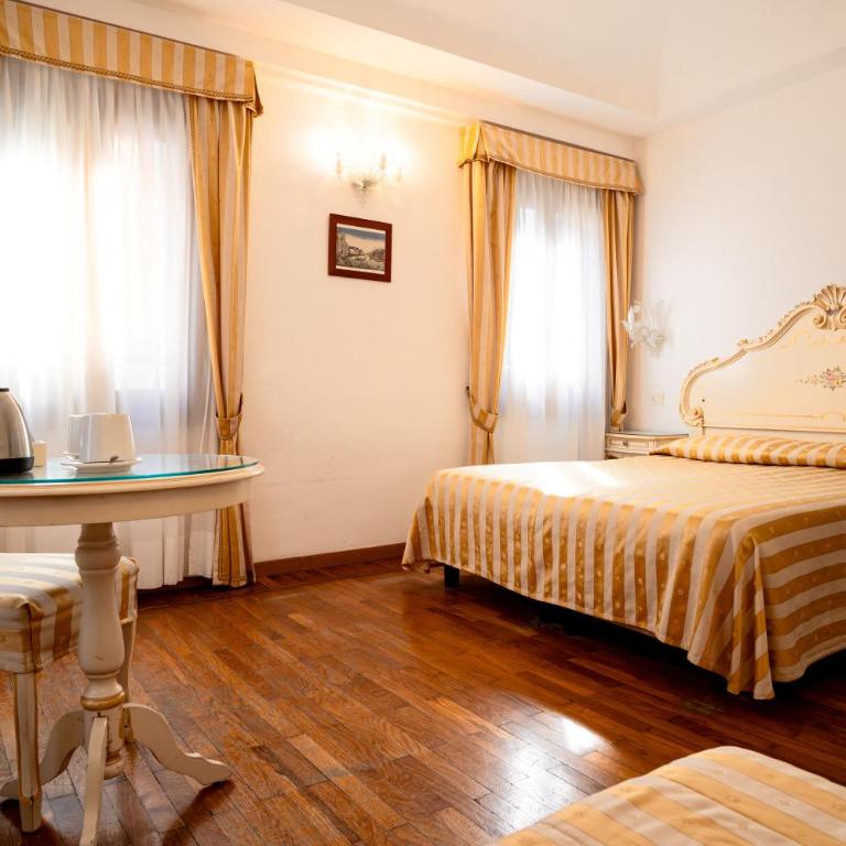 Casa Sul Molo - Camera Superior Matrimoniale/Doppia con Letti Singoli con Vista Città - 10