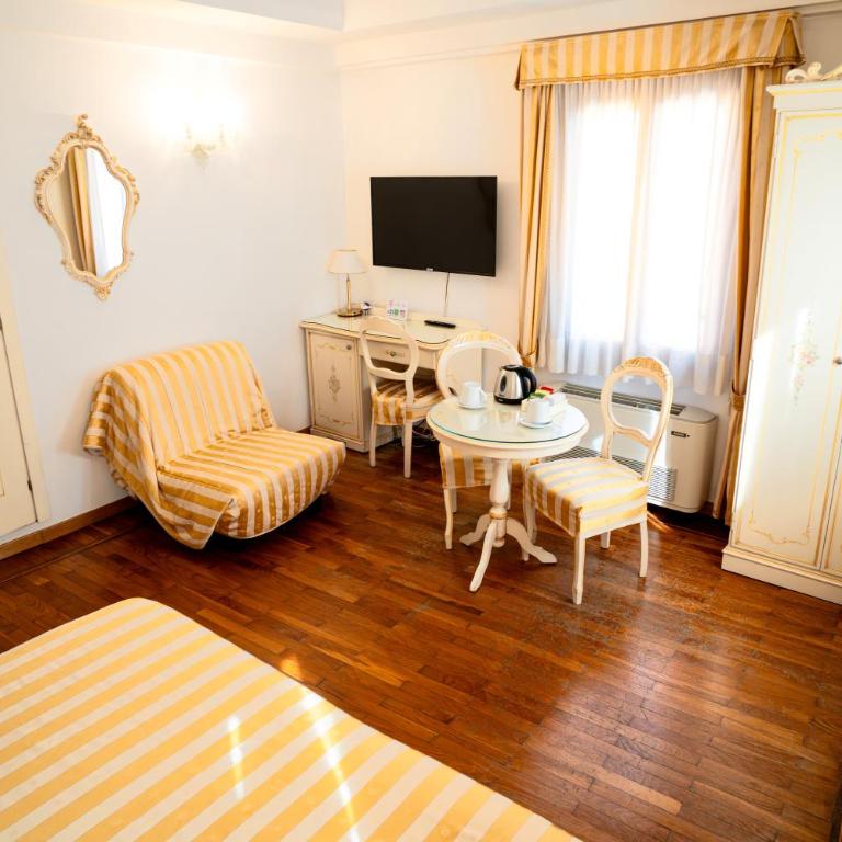 Casa Sul Molo - Camera Superior Matrimoniale/Doppia con Letti Singoli con Vista Città - 13