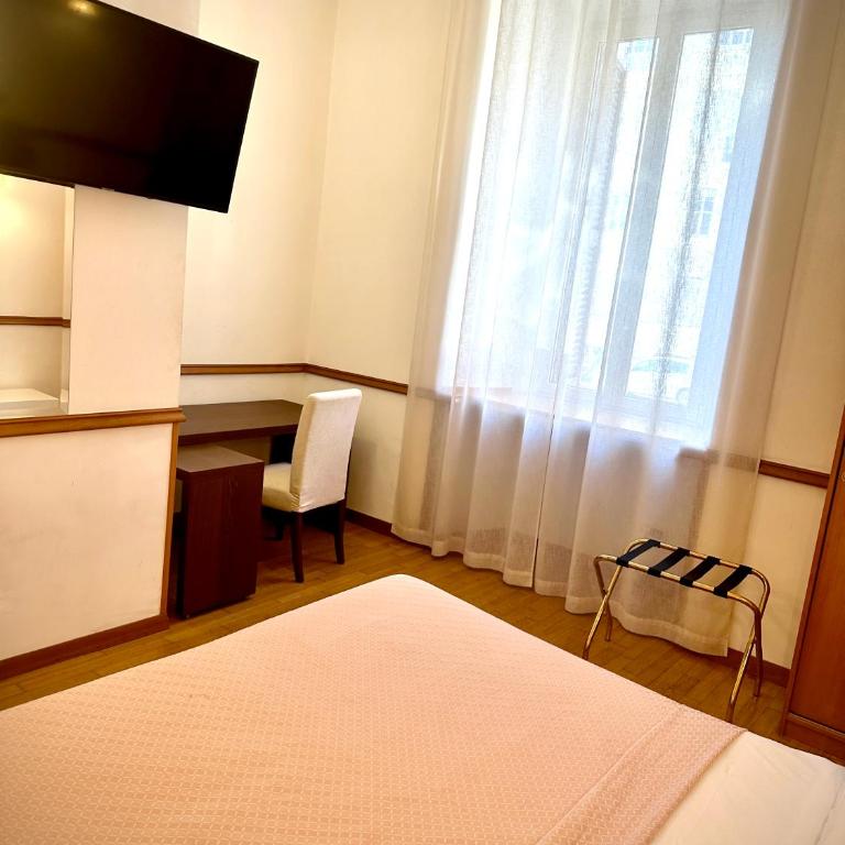 Green Hotel - Double or Twin Room - 8