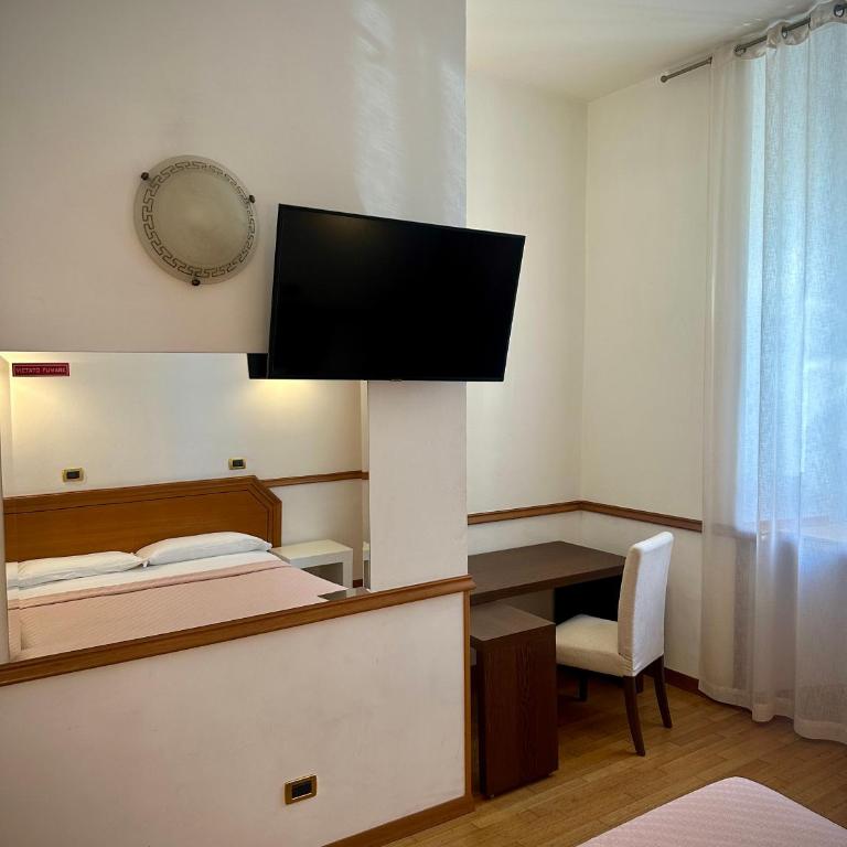 Green Hotel - Double or Twin Room - 7