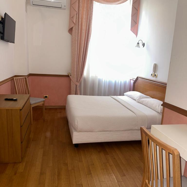 Green Hotel - Double or Twin Room - 13
