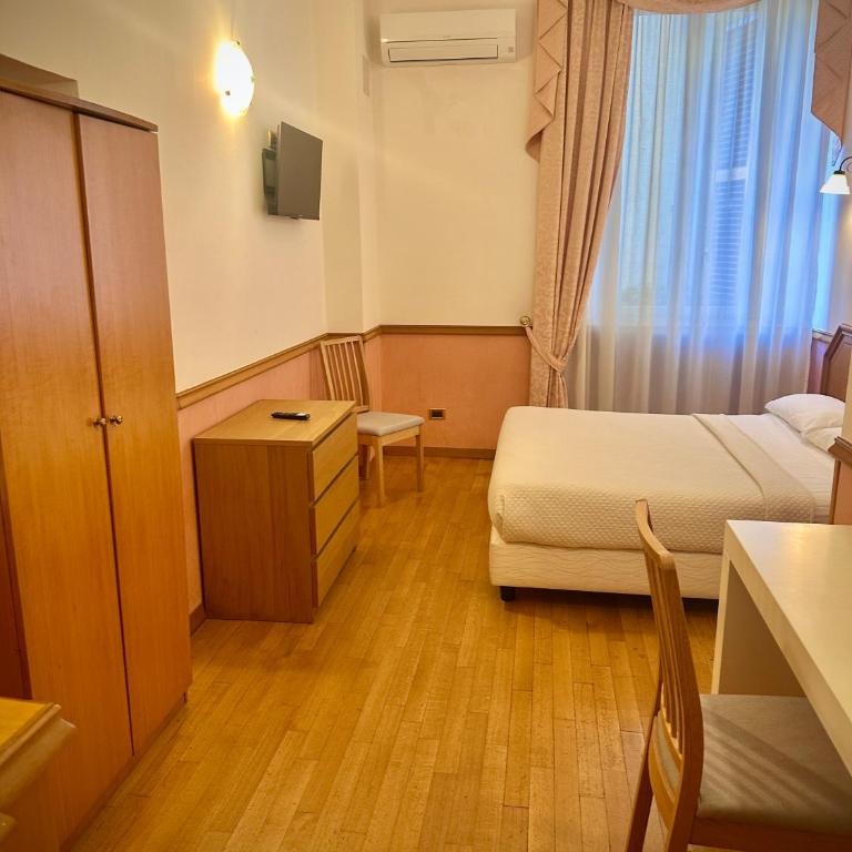Green Hotel - Double or Twin Room - 11