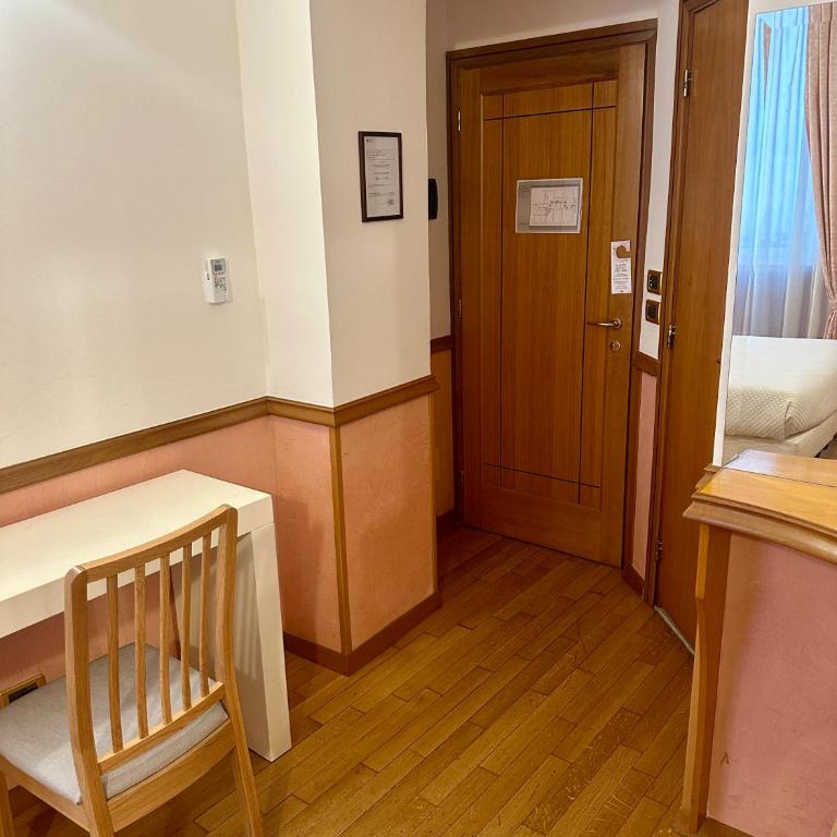 Green Hotel - Double or Twin Room - 12