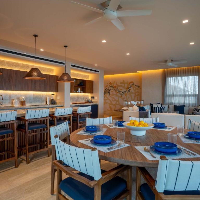 4BR Luxury Beachfront Apt w/ Heated Pool - Apartment - 10