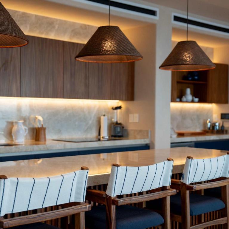 4BR Luxury Beachfront Apt w/ Heated Pool - Apartment - 19