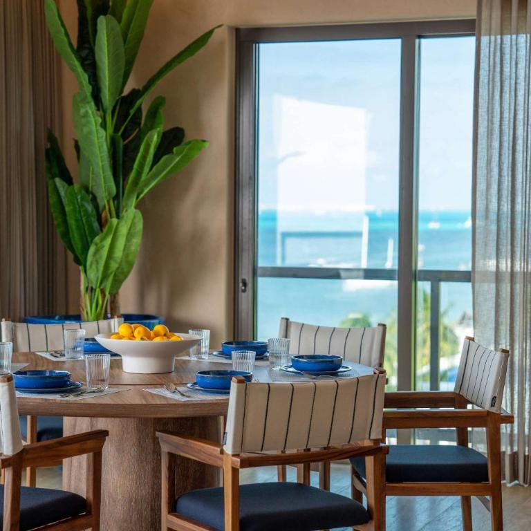 4BR Luxury Beachfront Apt w/ Heated Pool - Apartment - 15