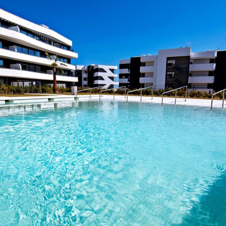 Mara's Apartments Higuerón West - Suncoast Comfort - Apartamento de 2 dormitorios con balcón y terraza - 3