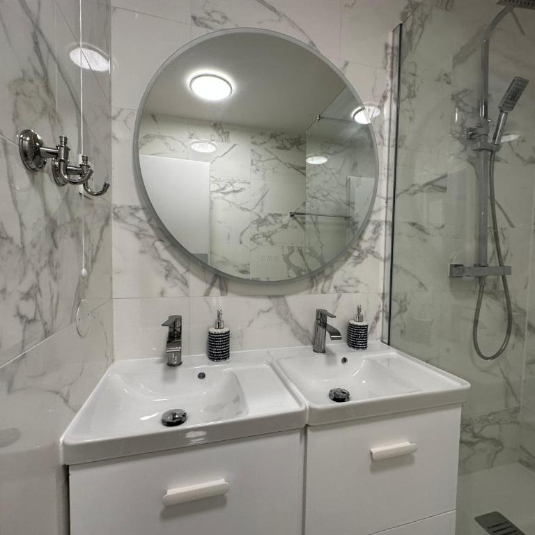 Apt Place de Toscane - 4min Disneyland-PARIS - Appartement 3 Chambres - 45