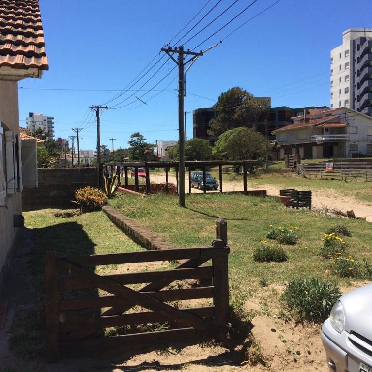 Casa Gesell Sur y Mar - Two-Bedroom House - 4