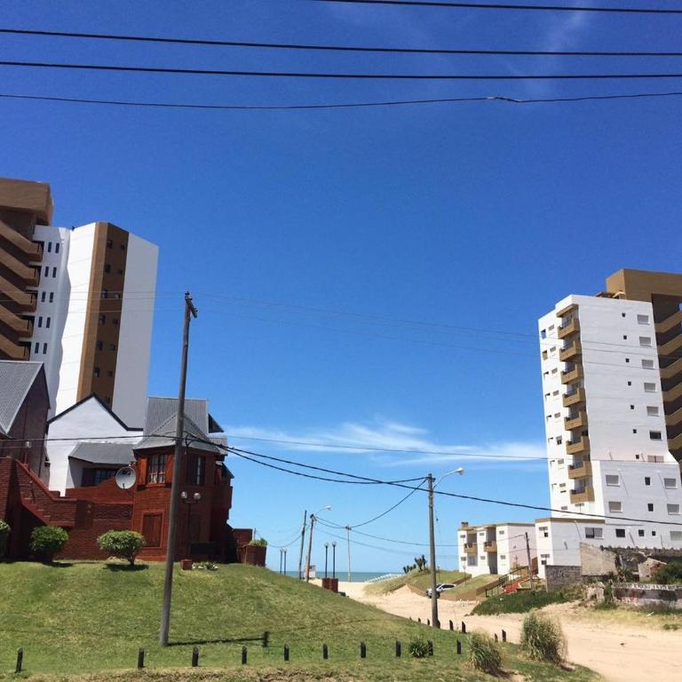 Casa Gesell Sur y Mar - Two-Bedroom House - 3