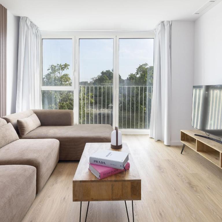 ApartUP Port Marina Azura - Three-Bedroom Deluxe Apartment - 9